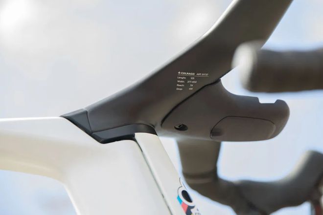 欣赏他的彩虹涂装Colnago Y1Rsayx爱游戏app波加查拿下今年首胜 来(图1)